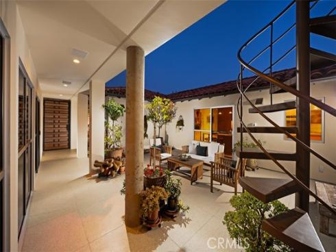 130  Mcknight  , Laguna Beach, CA