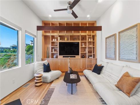 130  Mcknight  , Laguna Beach, CA
