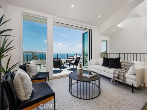 251  Highland  , Laguna Beach, CA