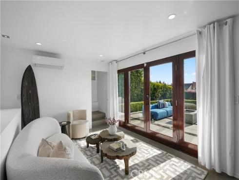 1119  Katella   Street, Laguna Beach, CA