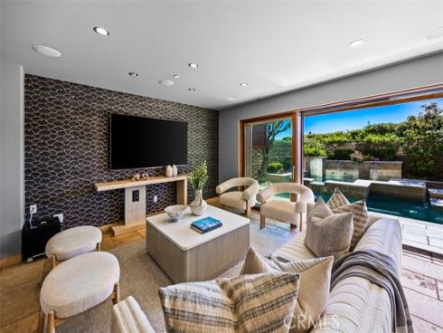 2615  Victoria  , Laguna Beach, CA