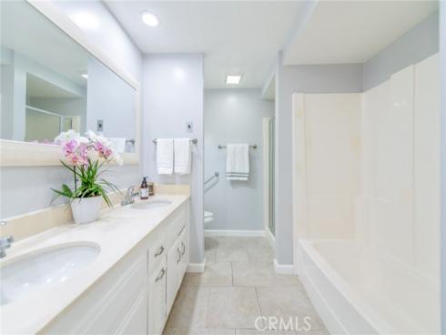 2264  Via Puerta  B , Laguna Woods, CA
