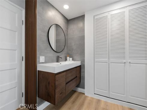 802 Ronda Mendoza N , Laguna Woods, CA