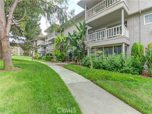 2399  Via Mariposa W Unit 1-f  , Laguna Woods, CA