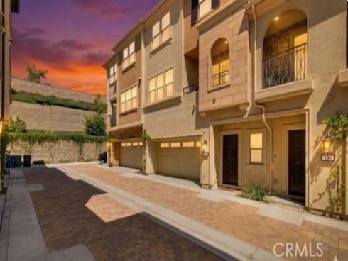 606 White Oaks