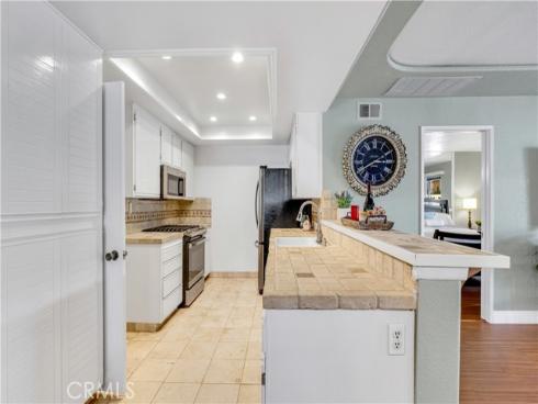 25231  Tanoak  , Lake Forest, CA