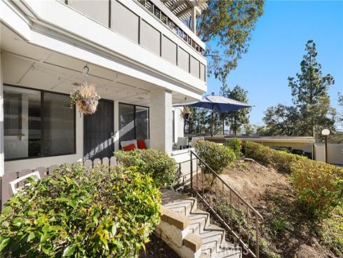 25701 View Pointe 8C , Lake Forest, CA