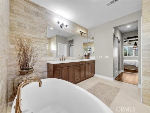1164 Portola Oaks Dr , Lake Forest, CA