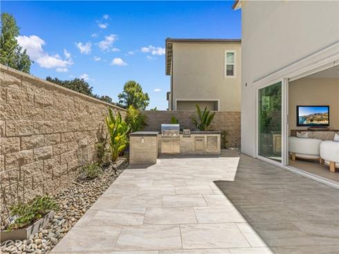 400 Riverbend , Lake Forest, CA