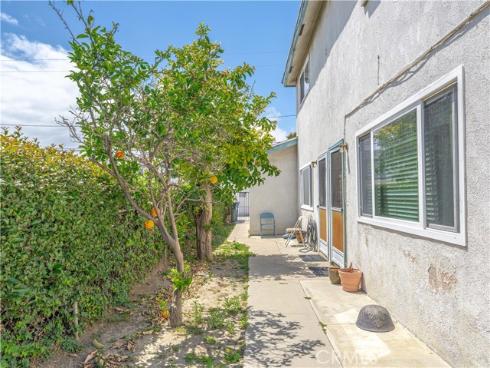 10921 Walnut , Los Alamitos, CA