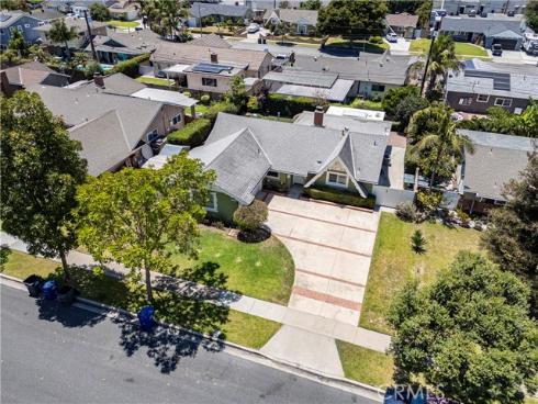 11331 Reagan , Los Alamitos, CA