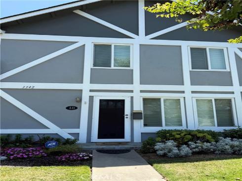 3342  Bradbury  18 , Los Alamitos, CA