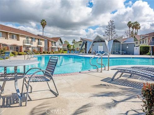 3342  Bradbury  18 , Los Alamitos, CA