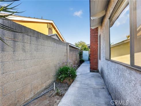 5071 Tripoli , Los Alamitos, CA