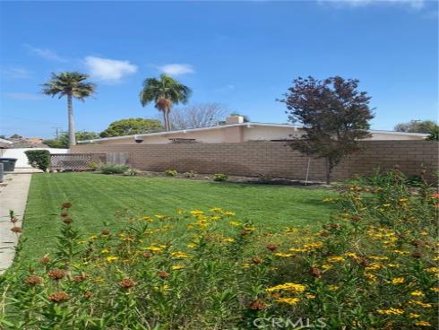 3352  Rowena  , Los Alamitos, CA