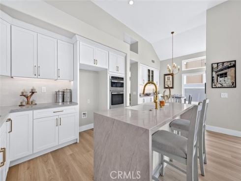 21285 Amora , Mission Viejo, CA