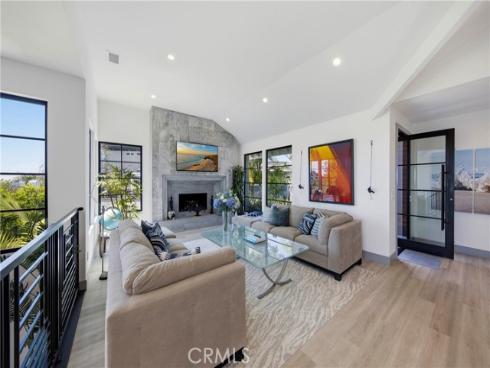 17  Monaco  12 , Newport Beach, CA