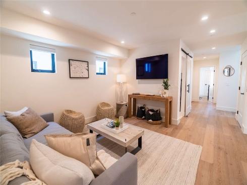 315 E Bay Avenue, Newport Beach, CA