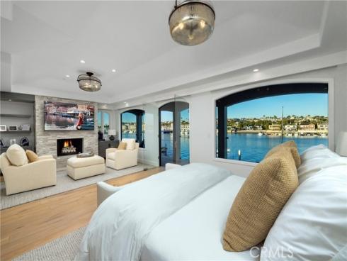 704  Via Lido Nord  , Newport Beach, CA
