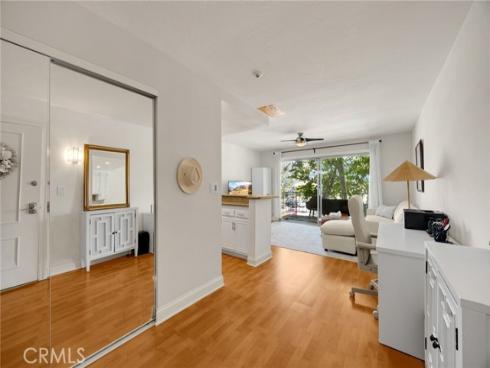 300  Cagney  215 , Newport Beach, CA