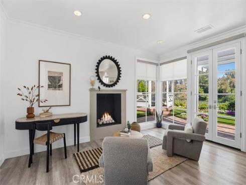 21  Lochmoor  , Newport Beach, CA