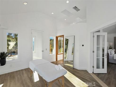 21  Lochmoor  , Newport Beach, CA