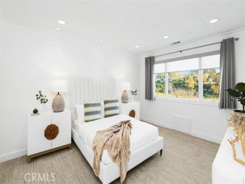 21  Lochmoor  , Newport Beach, CA