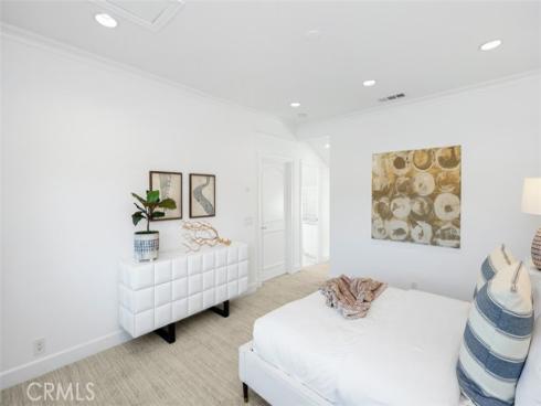 21  Lochmoor  , Newport Beach, CA