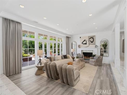 21  Lochmoor  , Newport Beach, CA