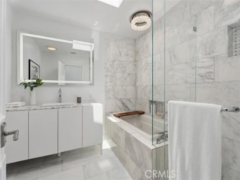 21  Lochmoor  , Newport Beach, CA