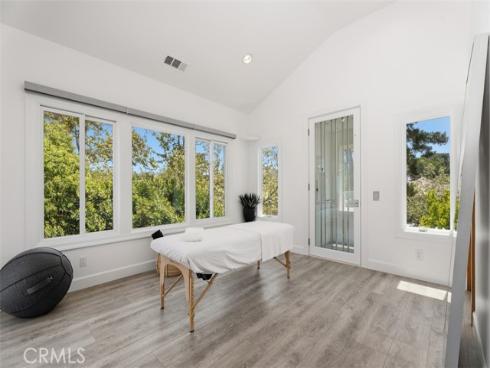 21  Lochmoor  , Newport Beach, CA