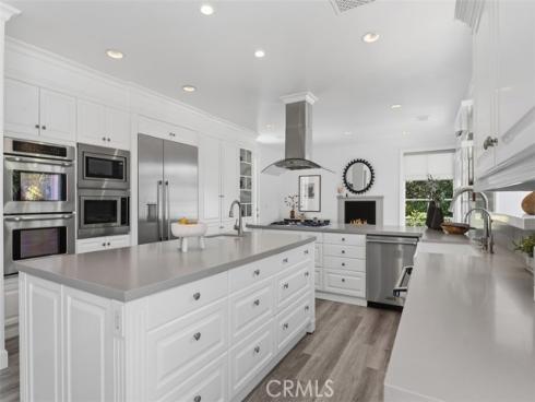 21  Lochmoor  , Newport Beach, CA