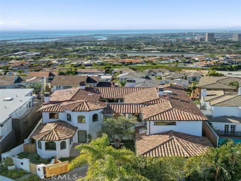 17  Muir Beach  , Newport Beach, CA