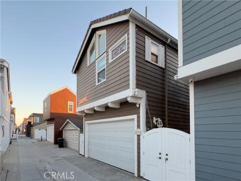 2712 W Oceanfront  , Newport Beach, CA