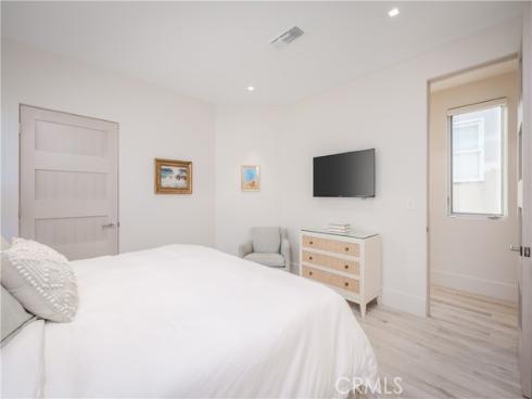 3407 W Oceanfront  , Newport Beach, CA