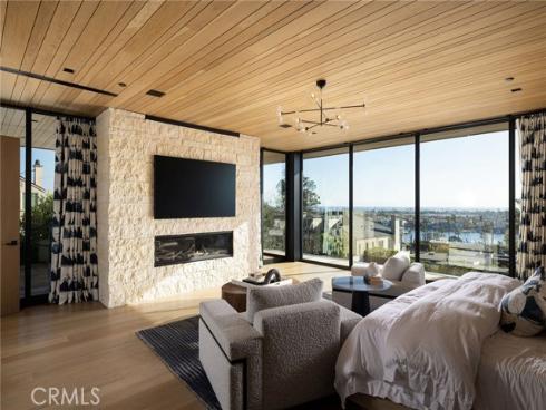 2304  Cliff  , Newport Beach, CA
