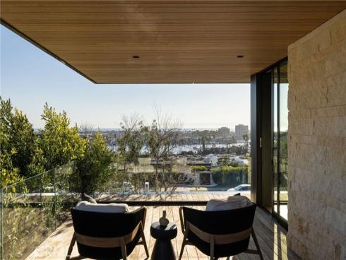 2304  Cliff  , Newport Beach, CA