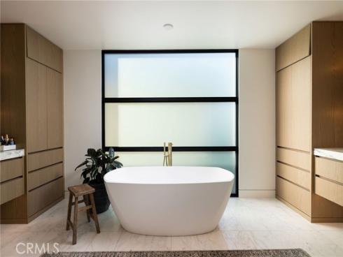 2304  Cliff  , Newport Beach, CA