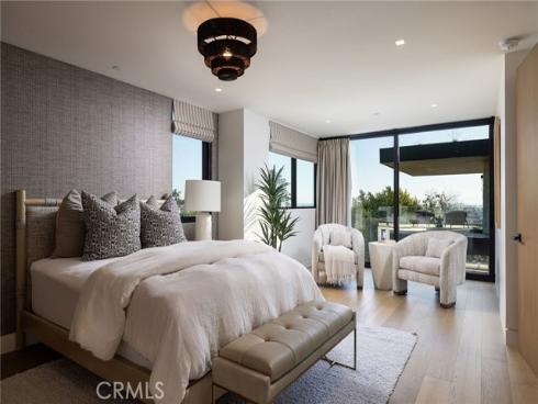 2304  Cliff  , Newport Beach, CA