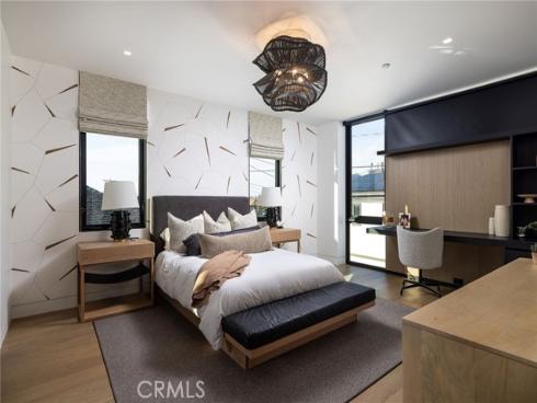 2304  Cliff  , Newport Beach, CA