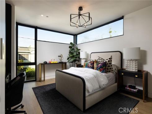 2304  Cliff  , Newport Beach, CA