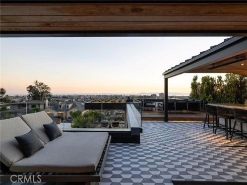 2304  Cliff  , Newport Beach, CA