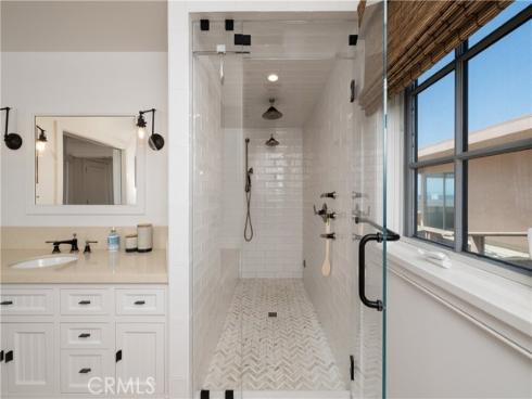 1228 W Oceanfront  , Newport Beach, CA
