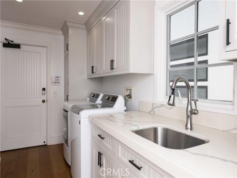 1228 W Oceanfront  , Newport Beach, CA