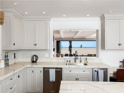1228 W Oceanfront  , Newport Beach, CA