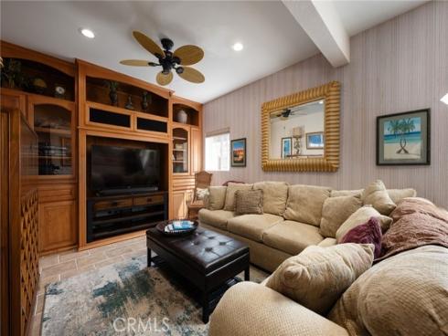 327  Onyx  , Newport Beach, CA