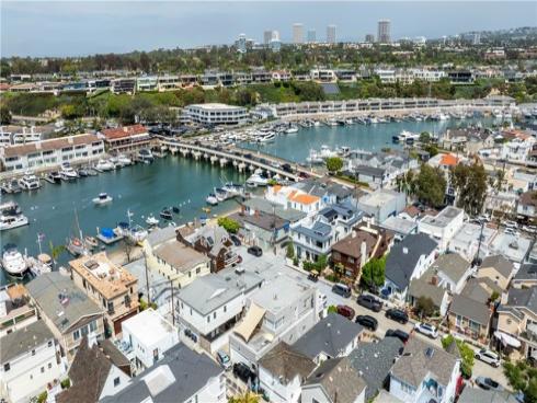 327  Onyx  , Newport Beach, CA