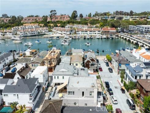 327  Onyx  , Newport Beach, CA