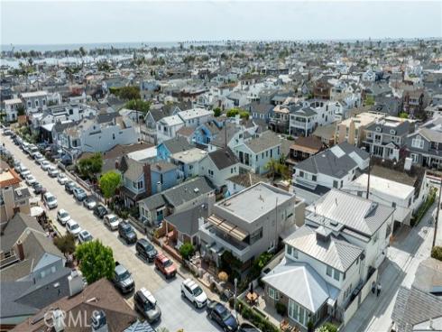 327  Onyx  , Newport Beach, CA