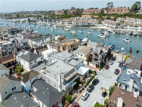 327  Onyx  , Newport Beach, CA